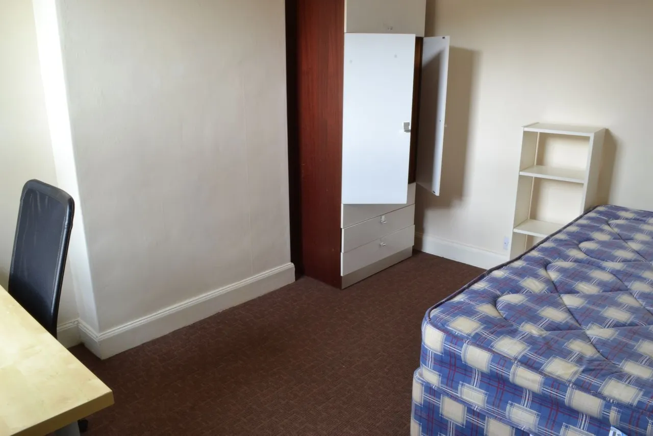 Rolleston Drive, Nottingham, NG7, photo 4