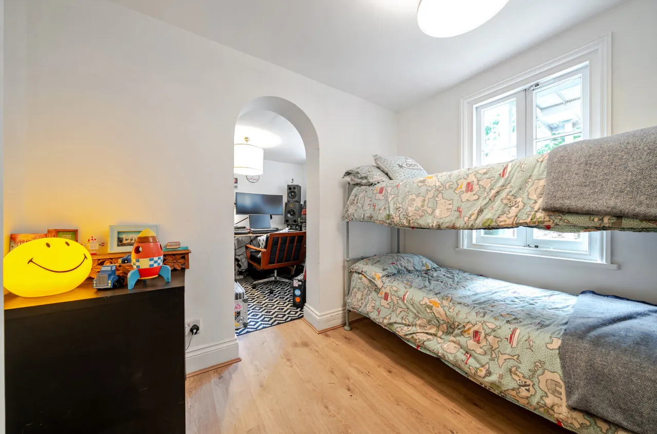 Elphinstone Road, Southsea, PO5, photo 16
