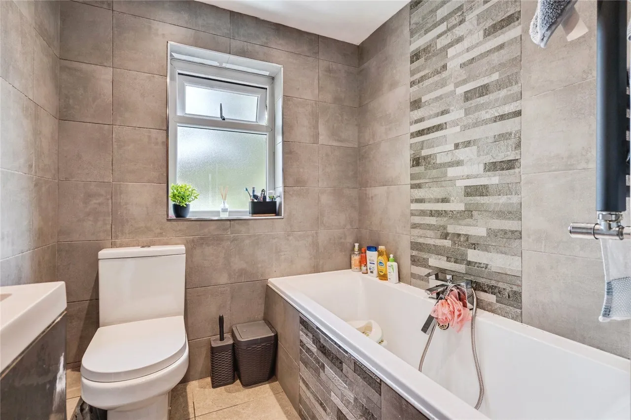 The Crescent, Westhoughton, BL5, photo 12