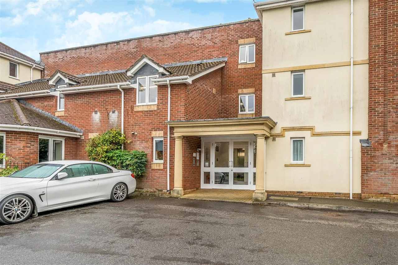 Tylers Close, Lymington, SO41, photo 17