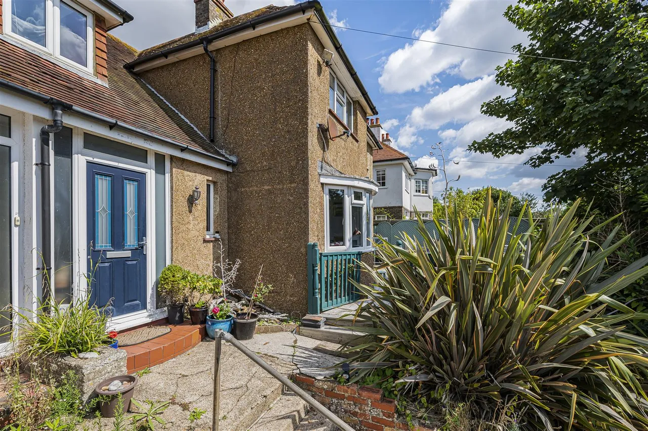 5 bed house for sale, Vale Road, Seaford