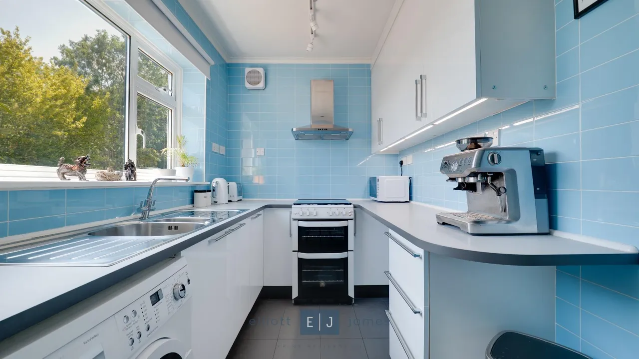 Avondale Close, Loughton, photo 8
