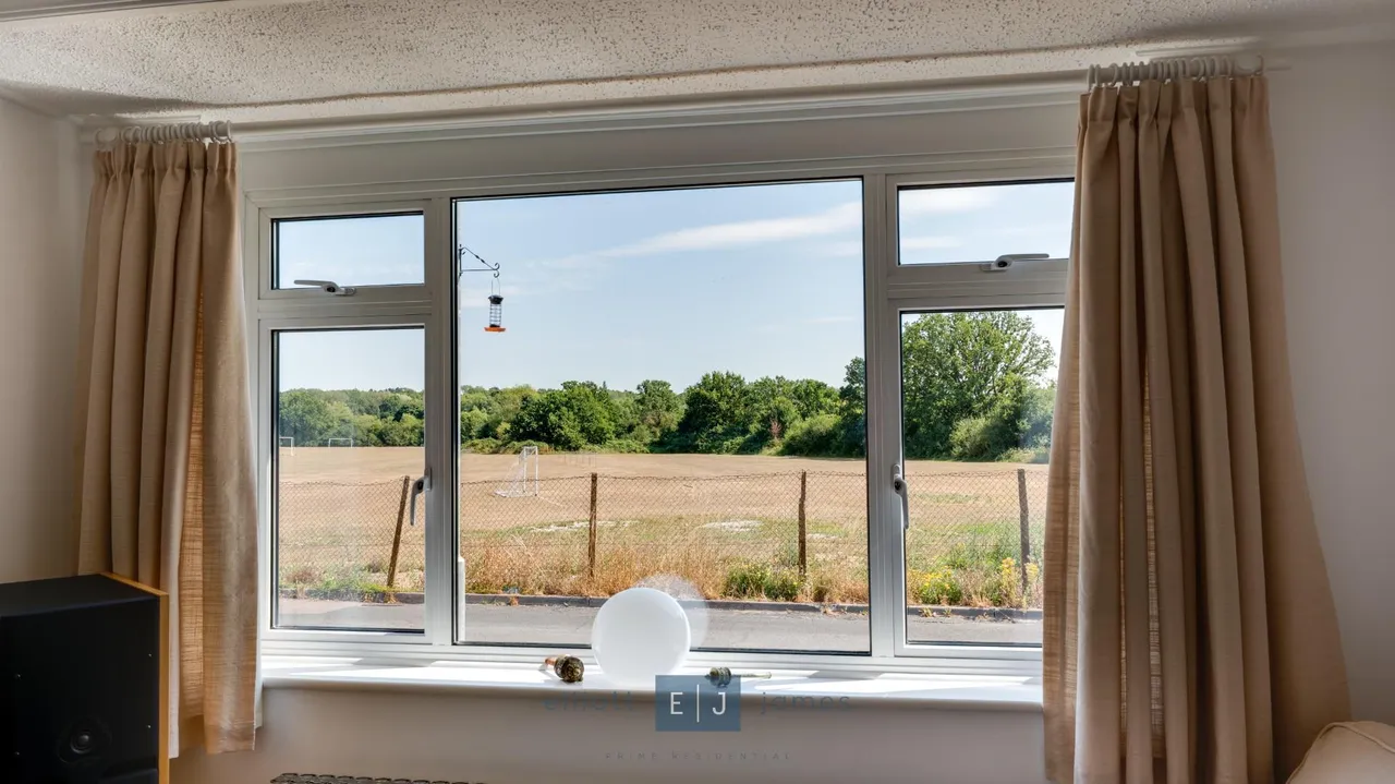 Avondale Close, Loughton, photo 4