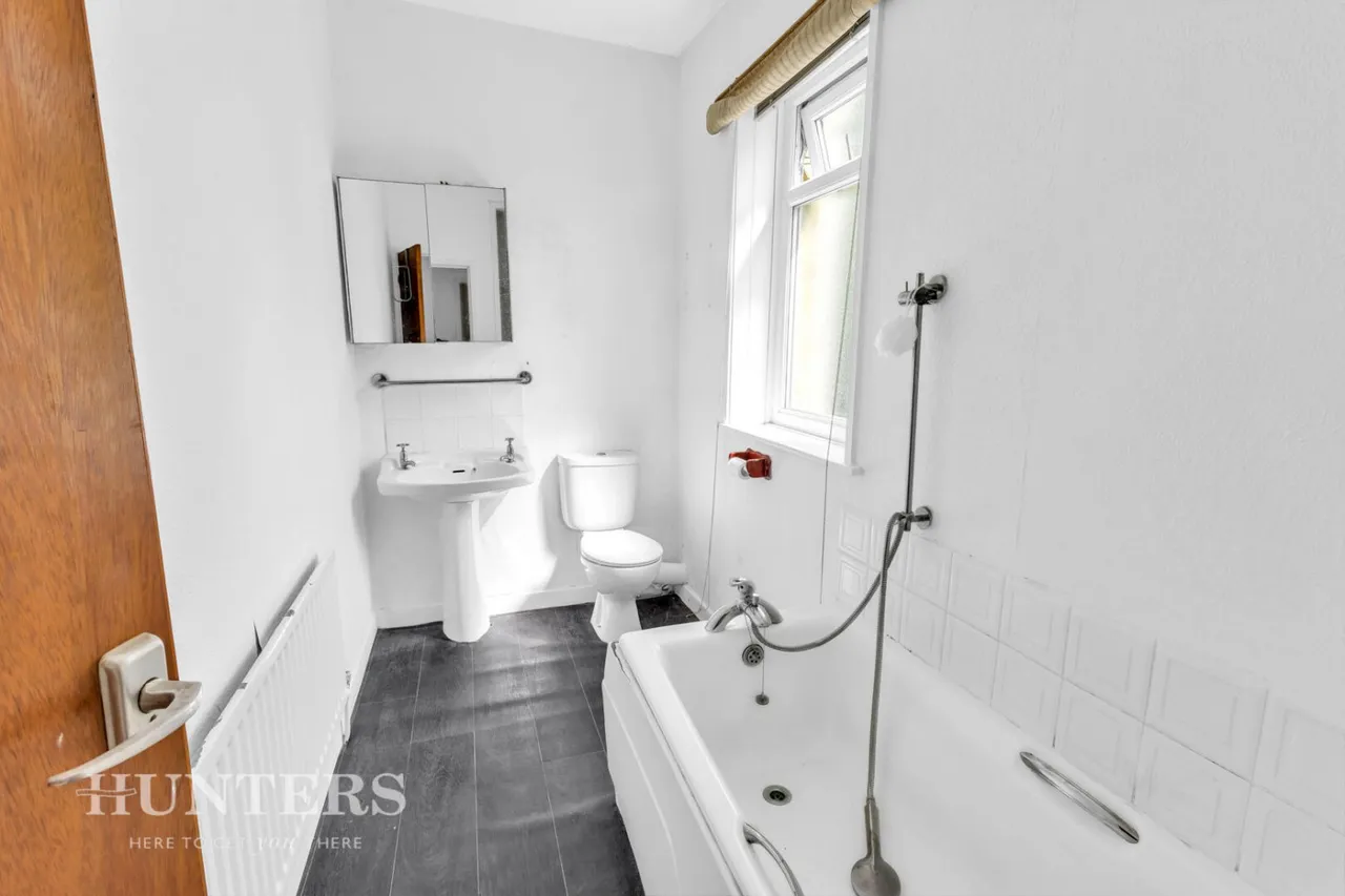 Manchester Road, Greenfield, OL3, photo 16