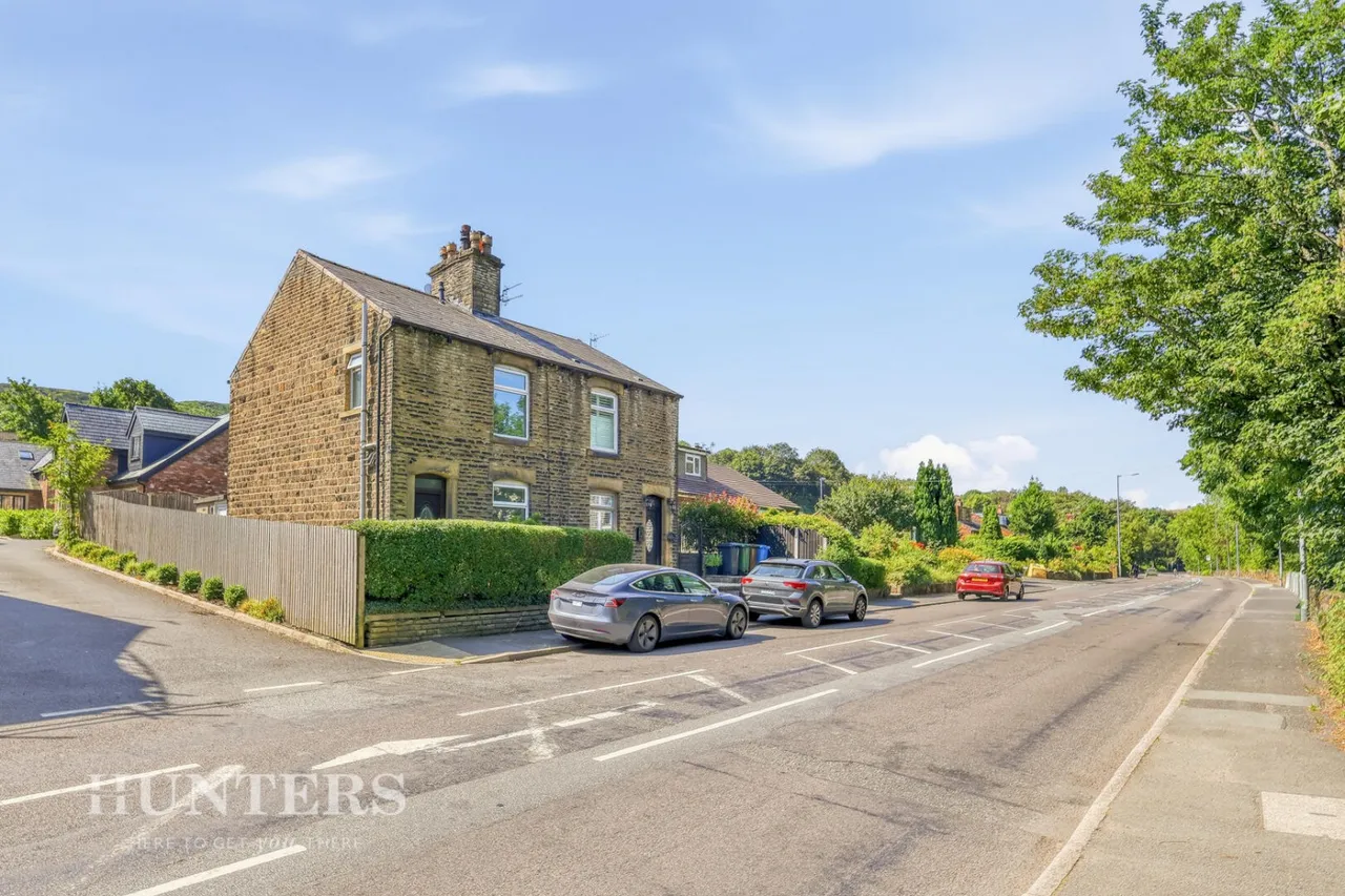 2 bed house for sale, Manchester Road, Greenfield, OL3