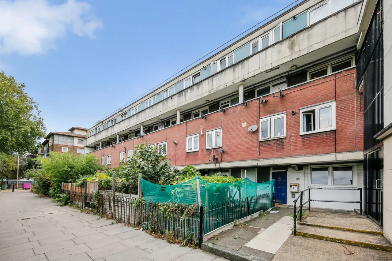 3 bed flat for sale, Usk Street, London, E2
