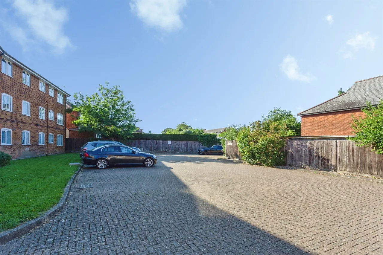 Torrington Drive, HARROW, photo 8