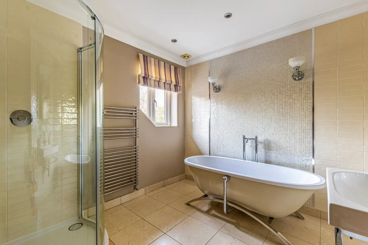 Cross Lane, East Common, Harpenden, Hertfordshire, AL5 1BX, photo 12