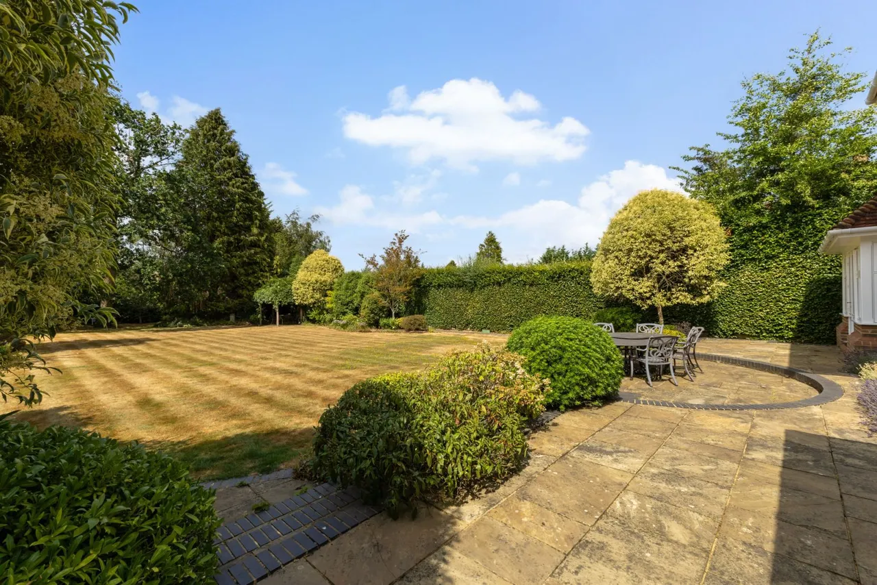 Cross Lane, East Common, Harpenden, Hertfordshire, AL5 1BX, photo 3