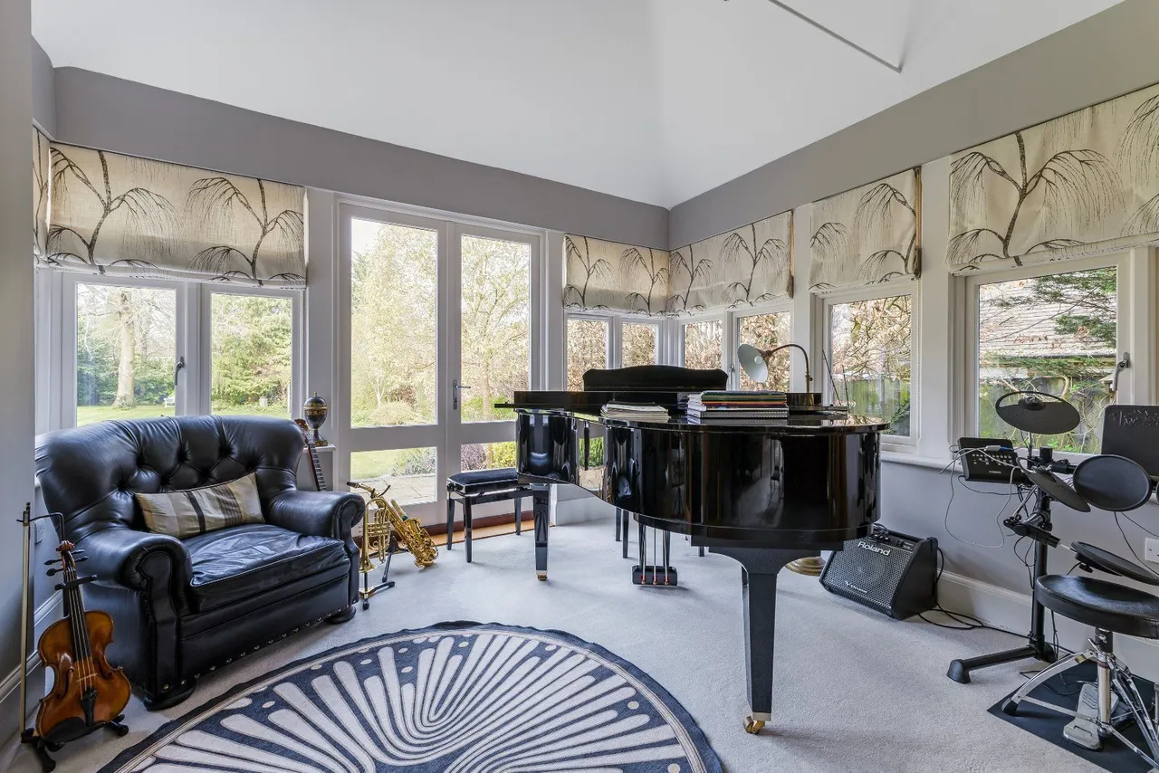 Cross Lane, East Common, Harpenden, Hertfordshire, AL5 1BX, photo 8