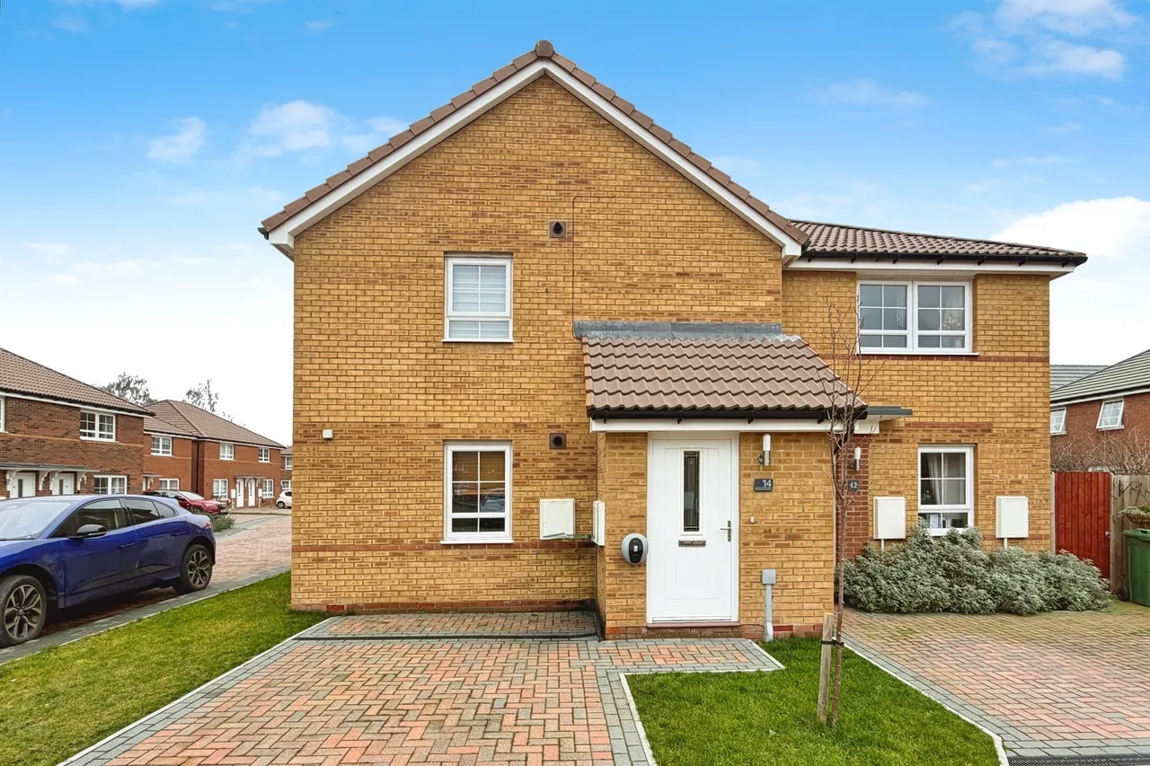 1 bed flat for sale — Sherston Crescent, Beverley