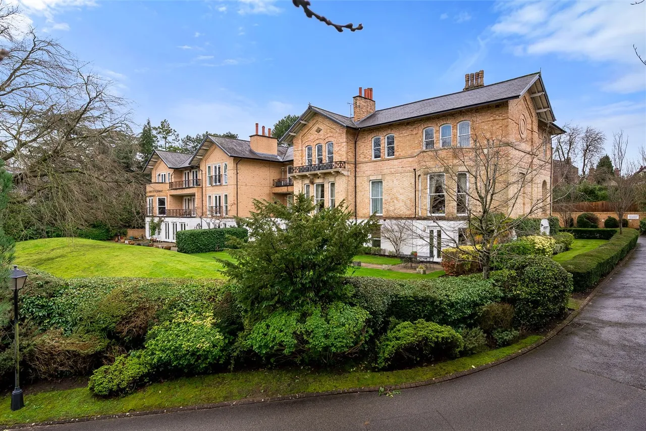 3 bed flat for sale, Beechmount, Altrincham