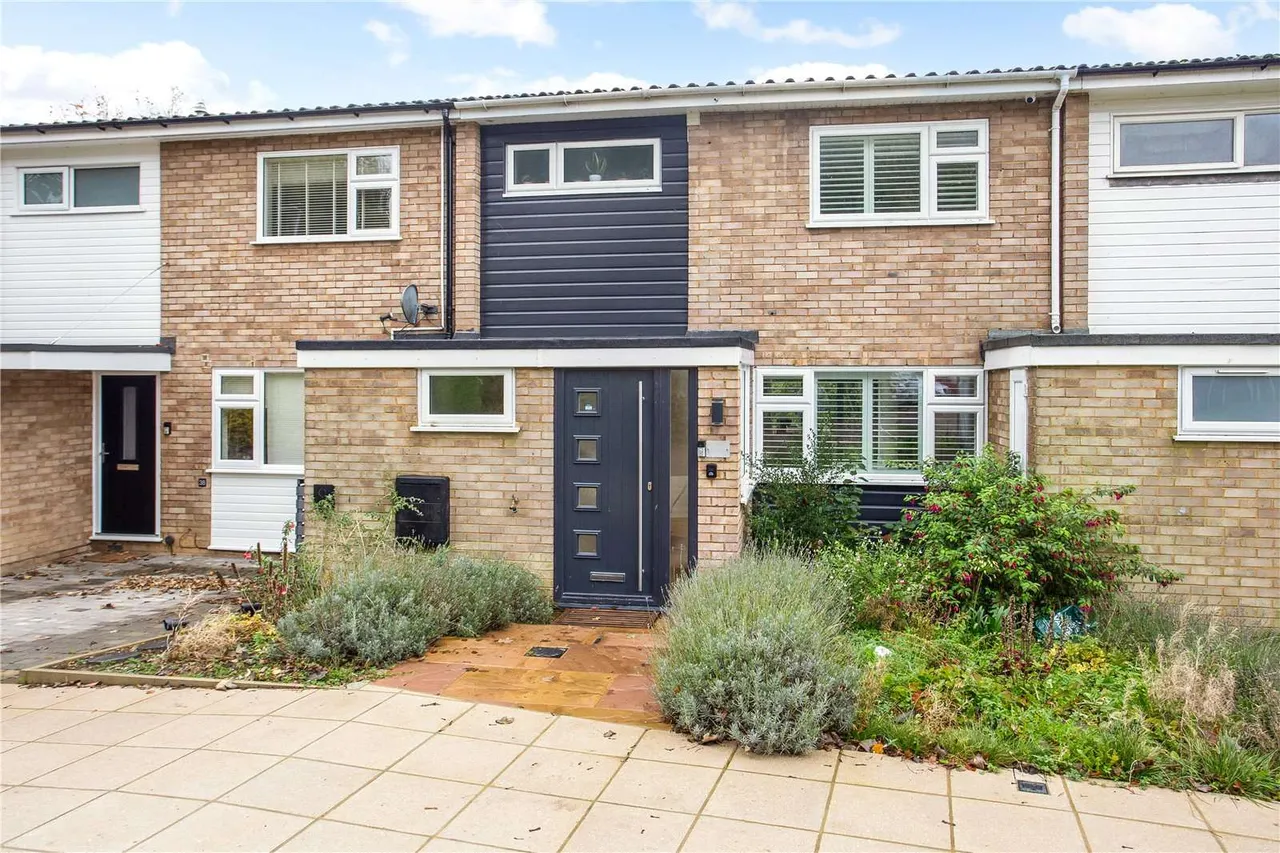 3 bed house to rent — The Cedars, Milton Road, Harpenden, Hertfordshire, AL5 5LQ