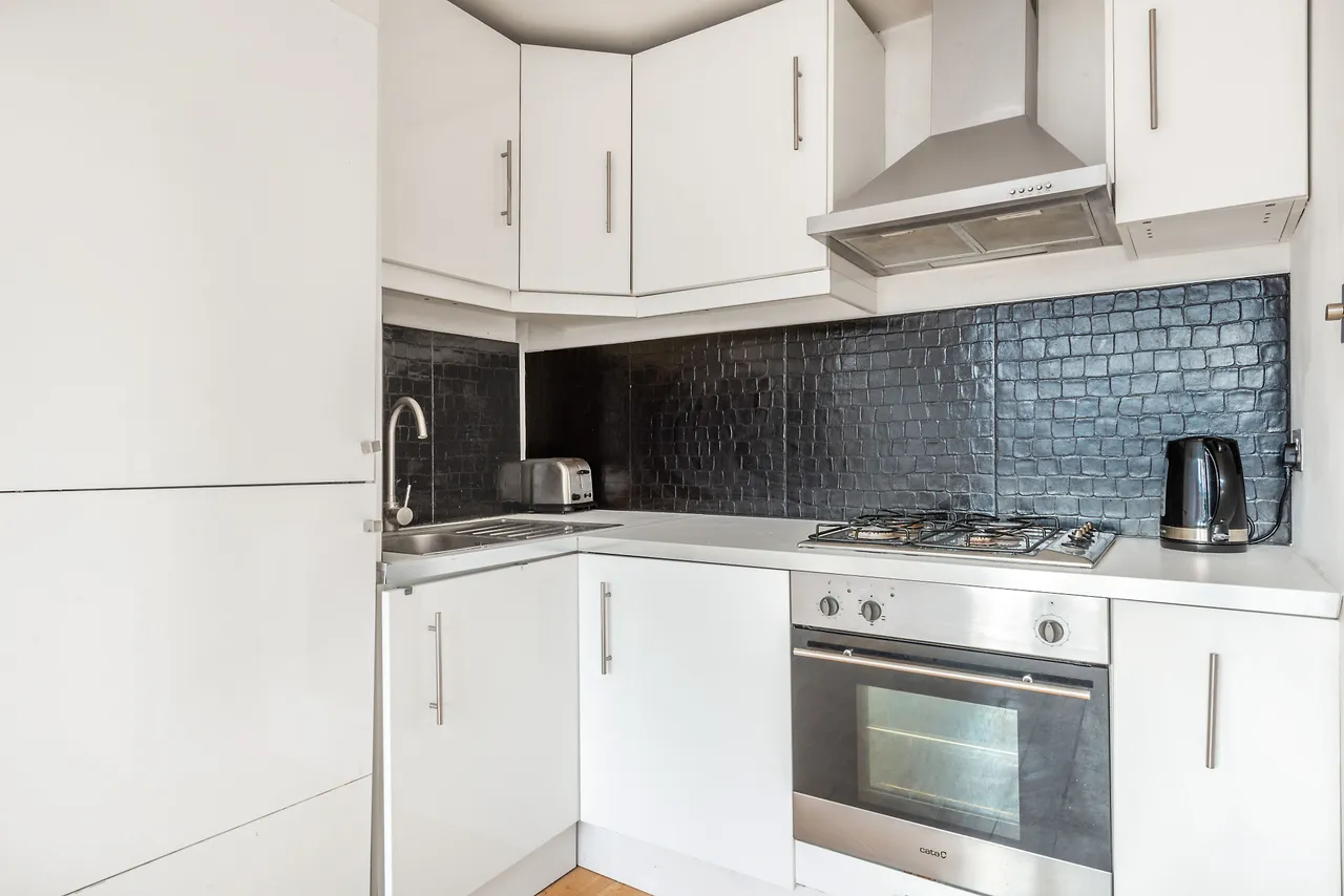 Second Floor, 169 Tavistock Crescent, London, photo 2