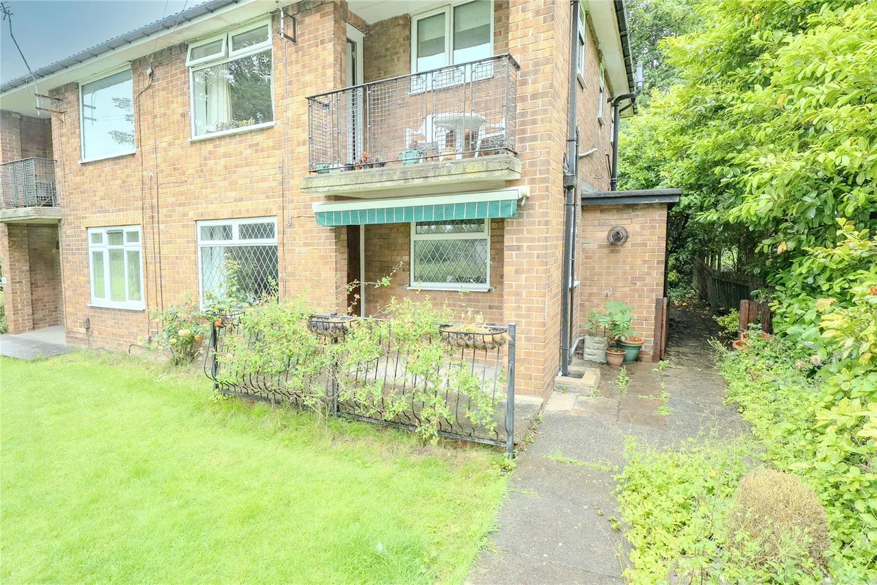 1 bed flat for sale, Leafield Close, Leeds, LS17