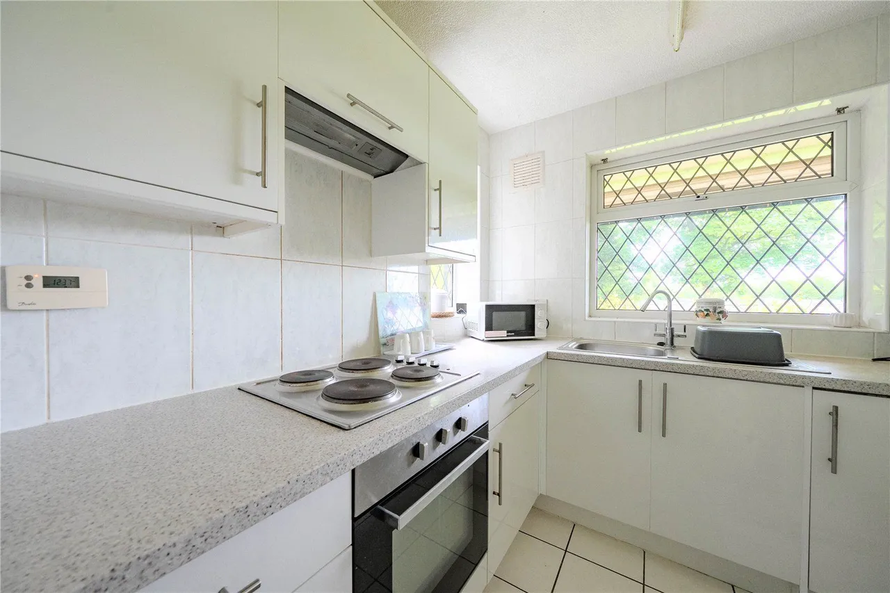 Leafield Close, Leeds, LS17, photo 6