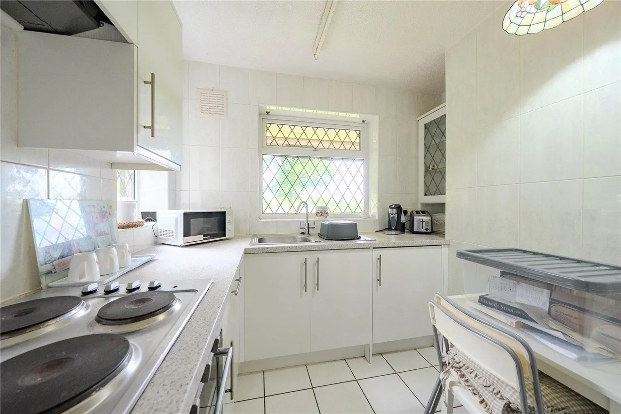 Leafield Close, Leeds, LS17, photo 13