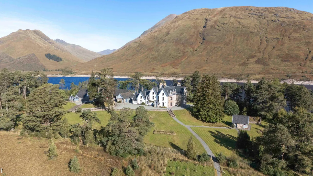 8 bed property for sale — Glenmoriston, Inverness, Highland, IV63 7YW