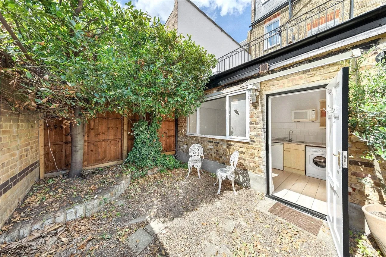 Putney Bridge Road, London, SW15, photo 8
