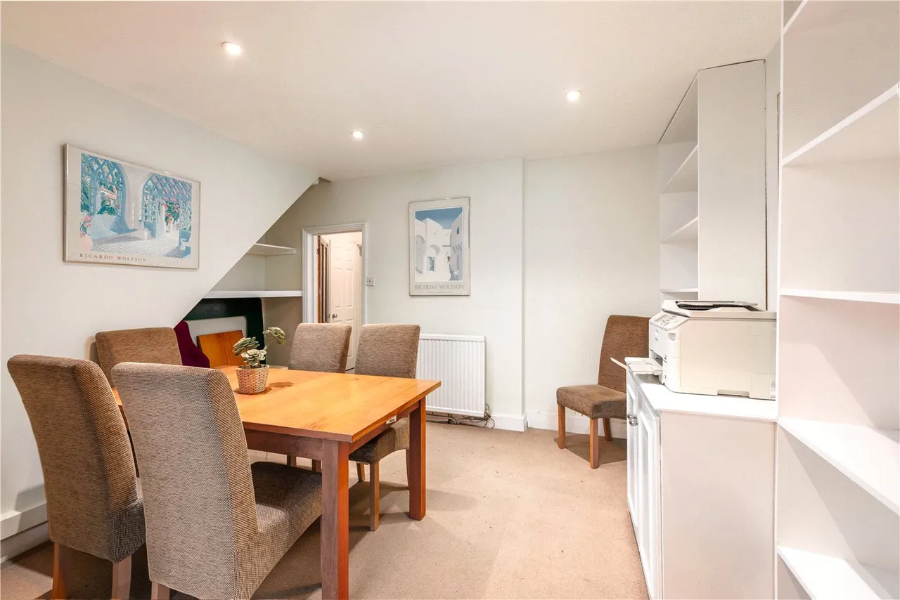 Putney Bridge Road, London, SW15, photo 9