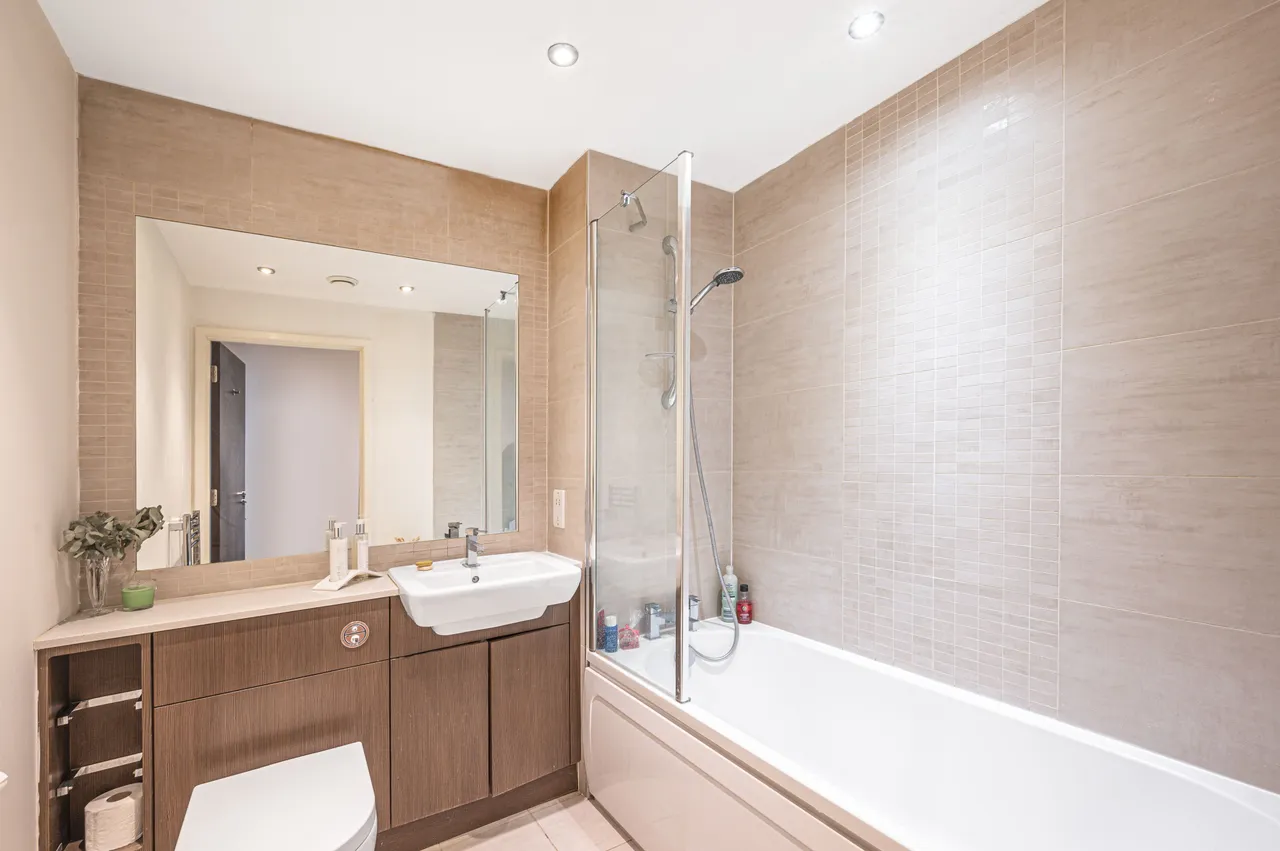 London, NW9, photo 8