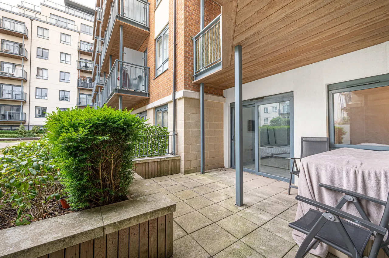 London, NW9, photo 9