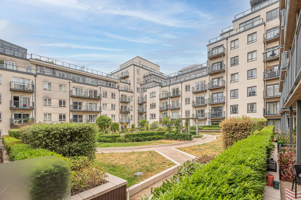London, NW9, photo 10