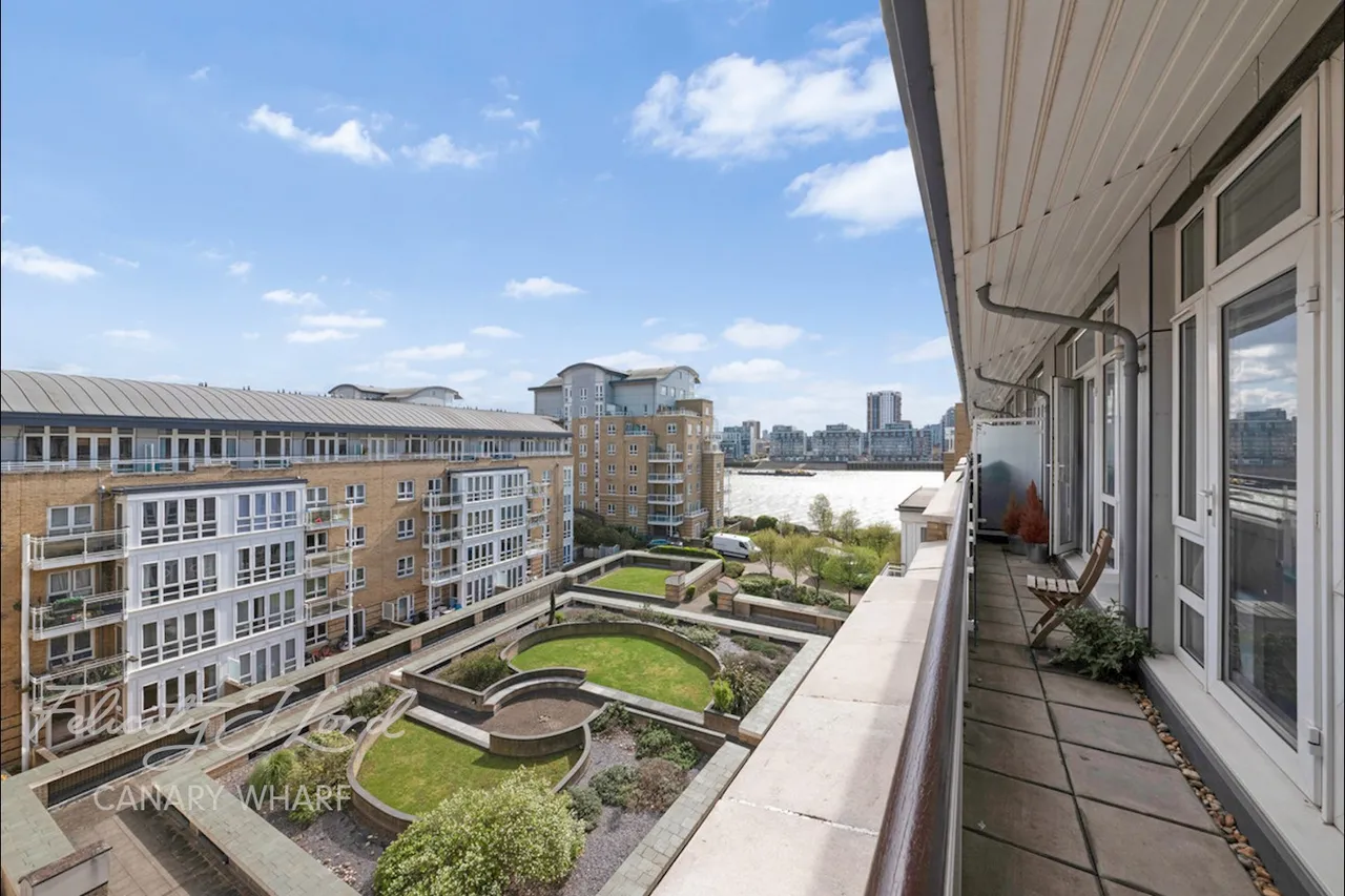 3 bed flat for sale, St Davids Square, London, E14