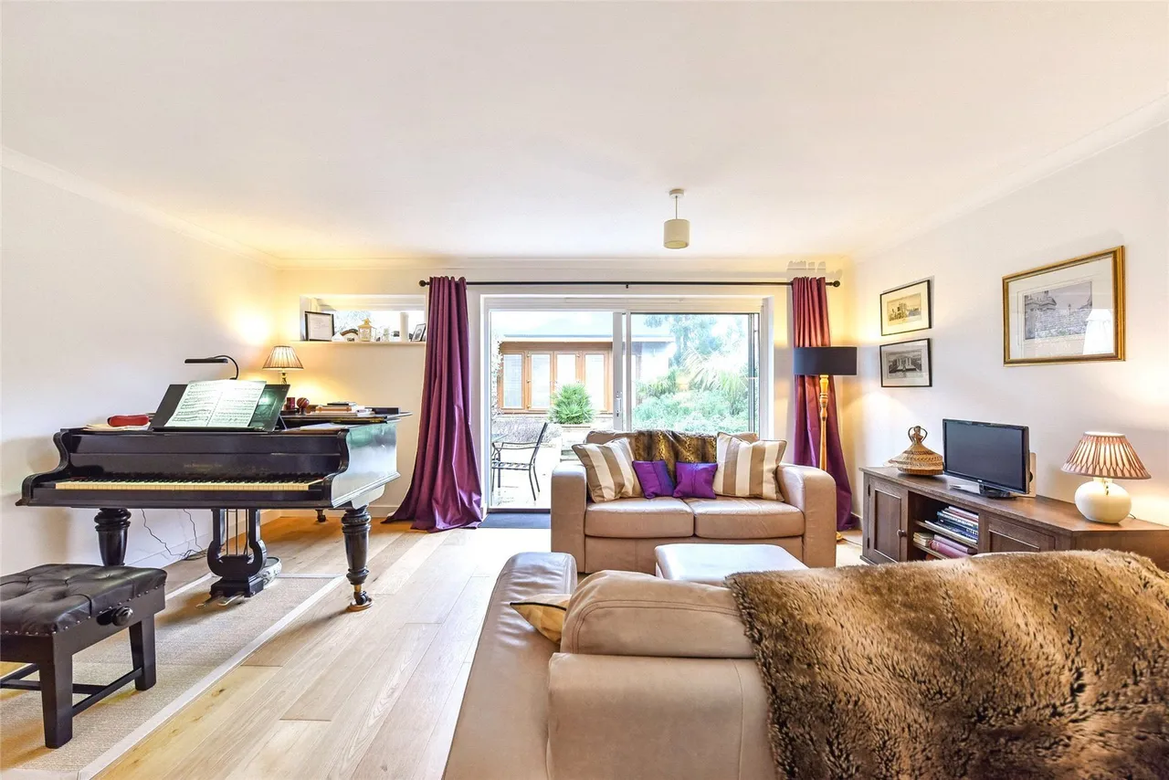 Victoria Road, Chichester, PO19, photo 4