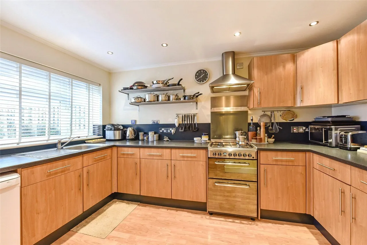 Victoria Road, Chichester, PO19, photo 3