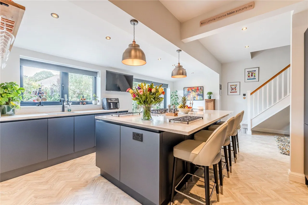 High Moor Grove, Leeds, LS17, photo 13