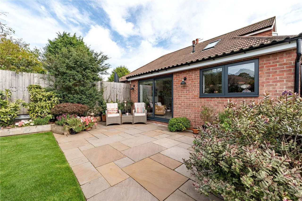High Moor Grove, Leeds, LS17, photo 19