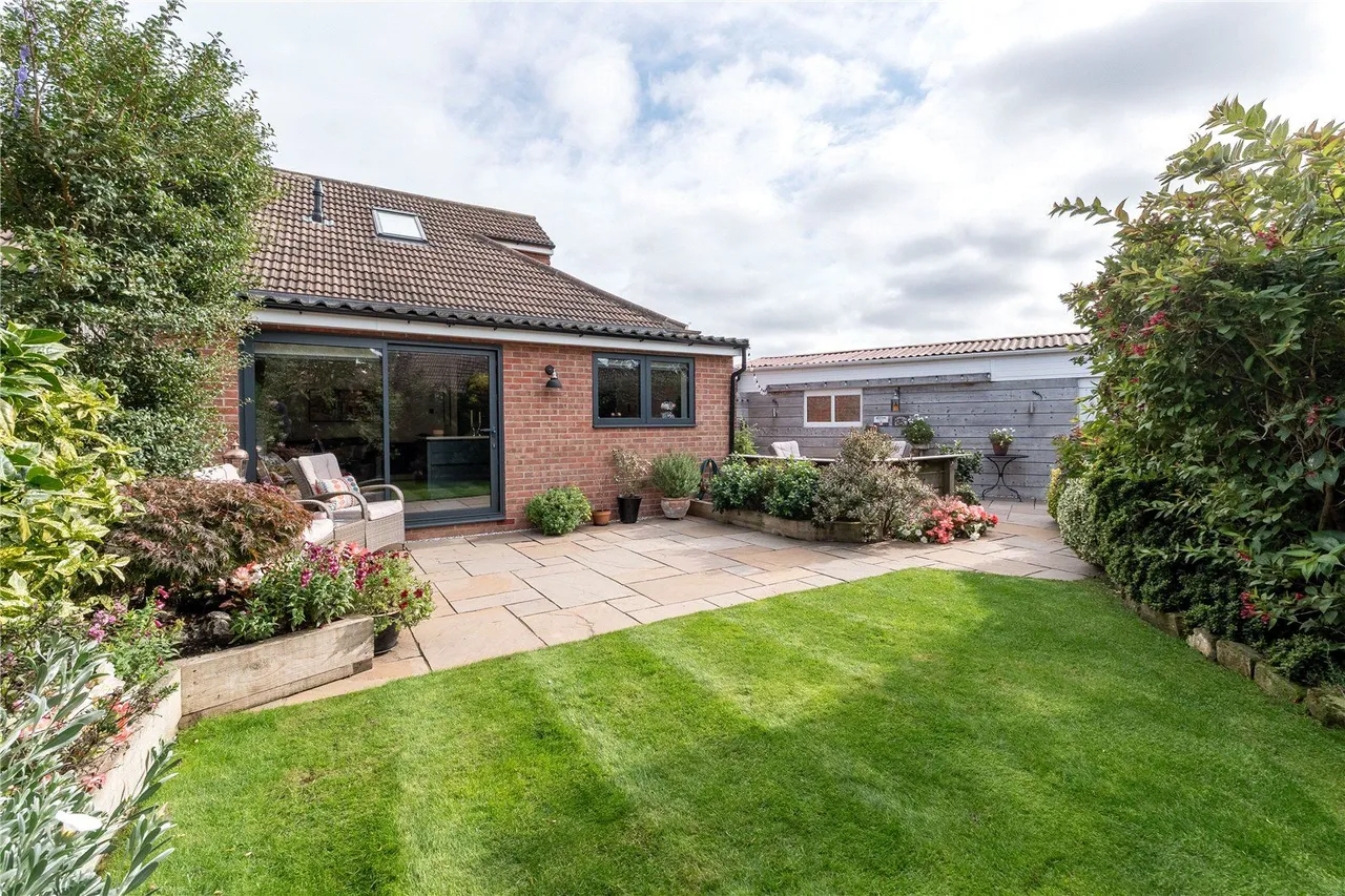 High Moor Grove, Leeds, LS17, photo 20
