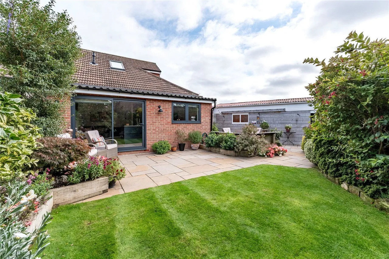 High Moor Grove, Leeds, LS17, photo 9