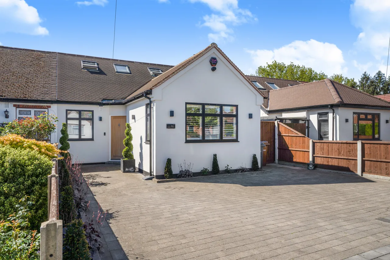 3 bed house for sale — Eastern Avenue, Pinner, HA5