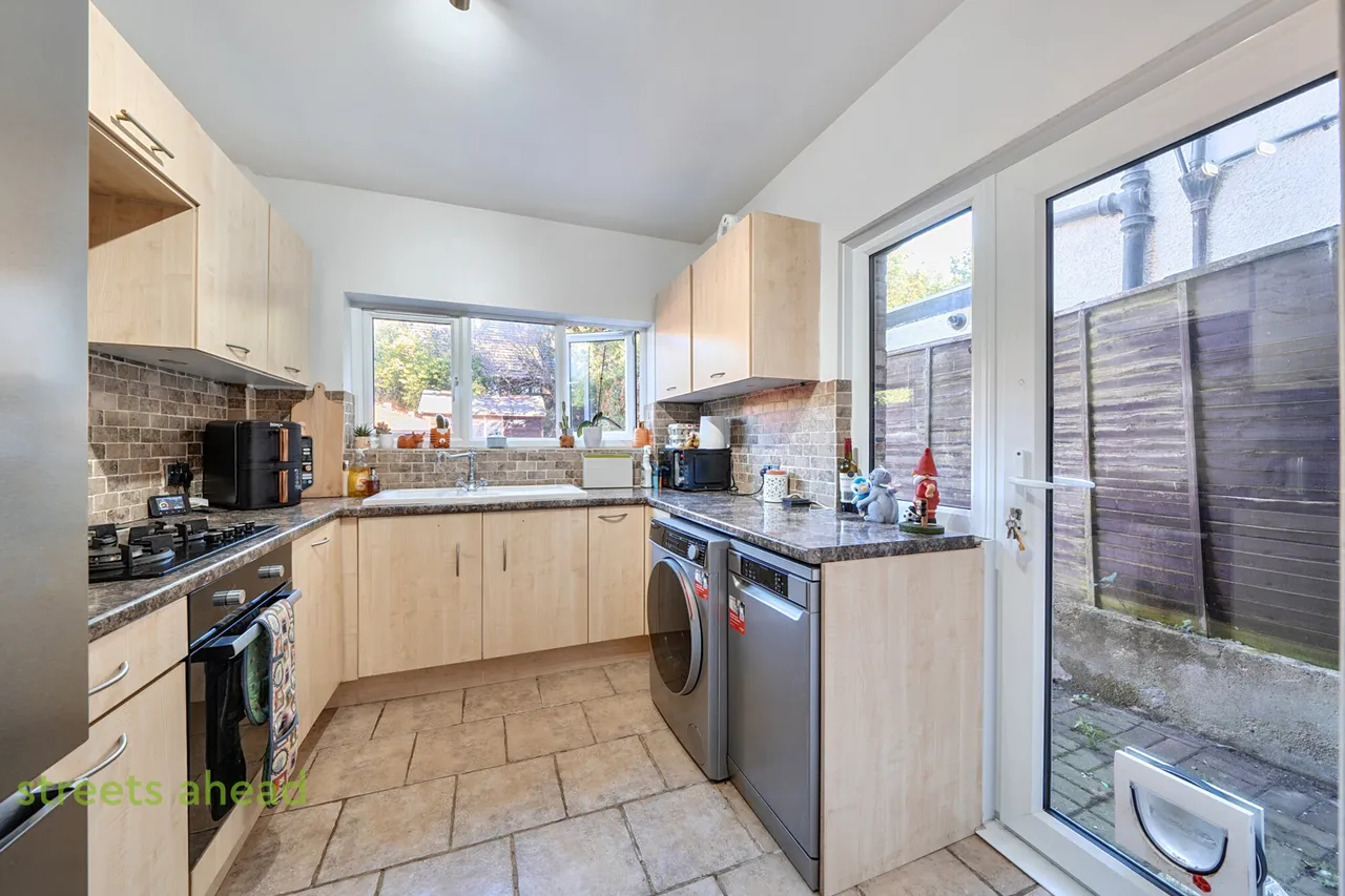 Stoats Nest Road, Coulsdon, CR5, photo 5