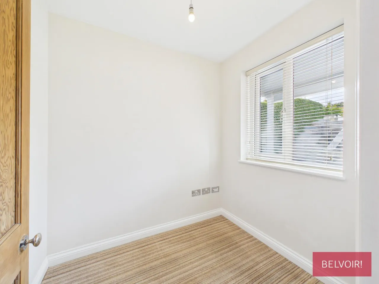 Summerhill Road, Little Mountain, LL11, photo 7