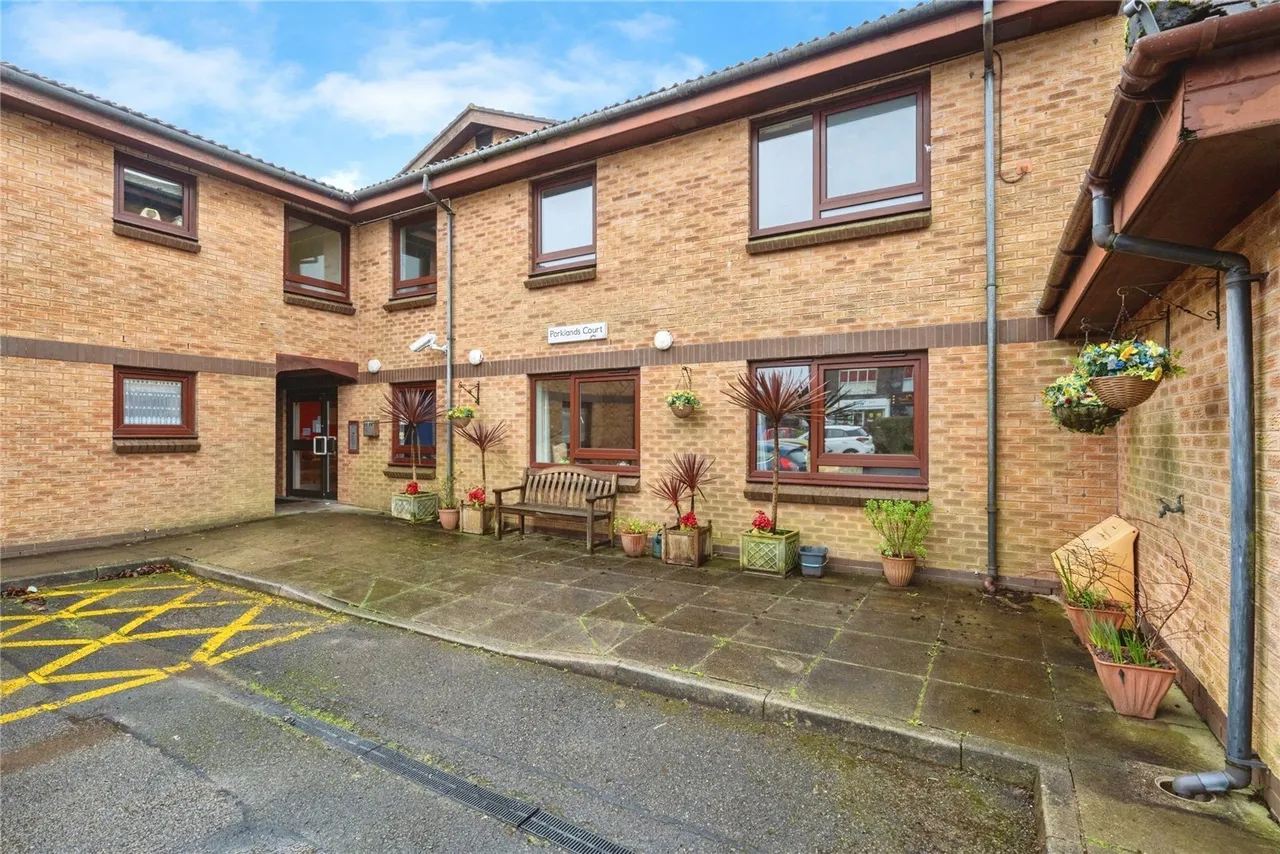 Parklands Court, Sketty, SA2, photo 12