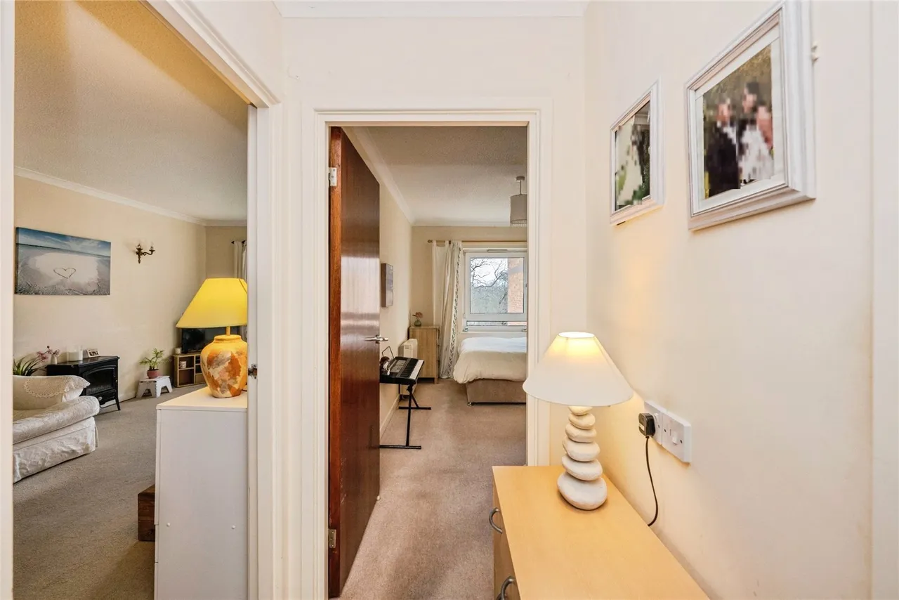 Parklands Court, Sketty, SA2, photo 2