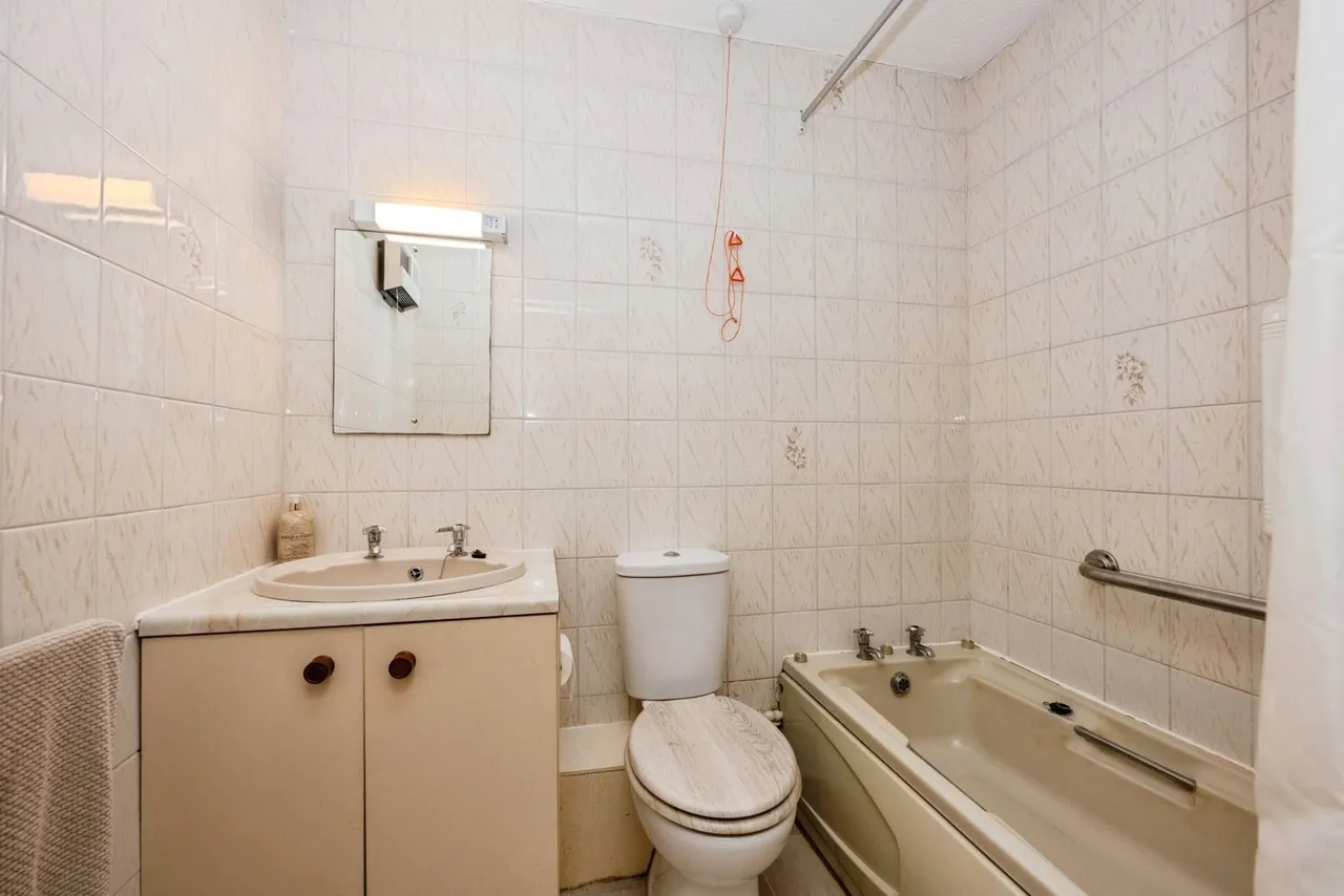 Parklands Court, Sketty, SA2, photo 7
