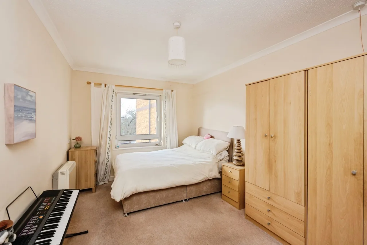 Parklands Court, Sketty, SA2, photo 6