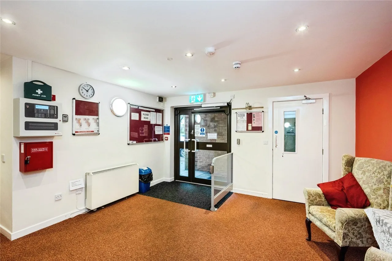 Parklands Court, Sketty, SA2, photo 9