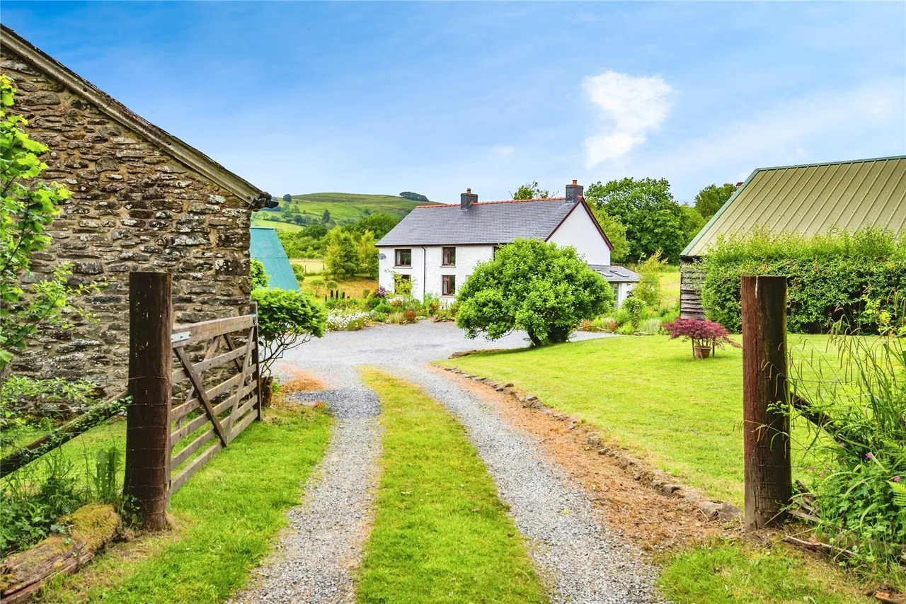 3 bed house for sale, Ffarmers, Llanwrda, SA19