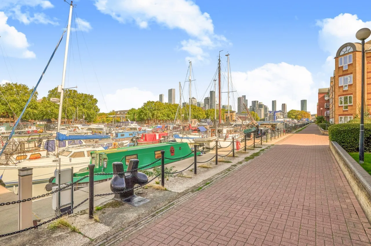 Gullivers Walk, London, SE8, photo 11