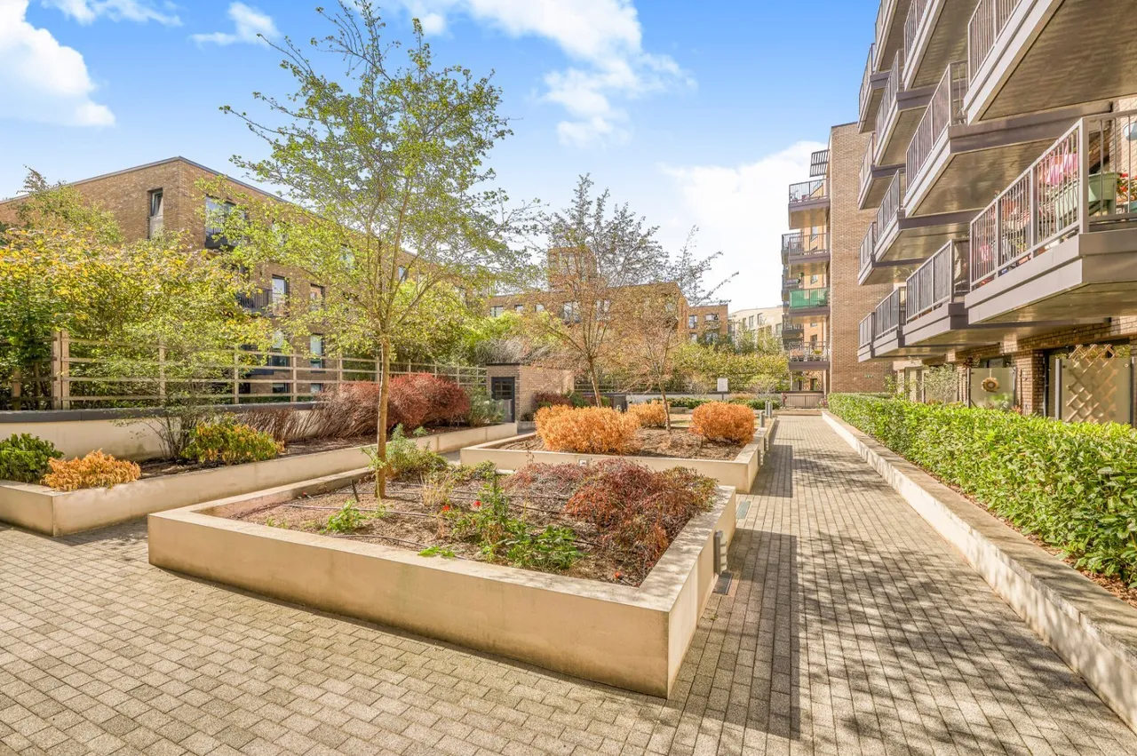 Gullivers Walk, London, SE8, photo 12
