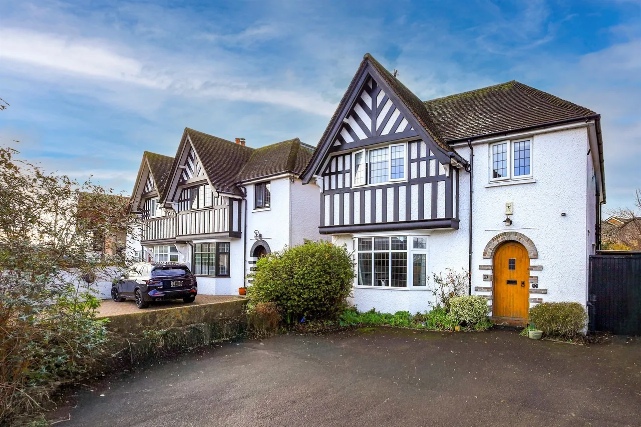 4 bed house for sale — Kings Drive, EASTBOURNE