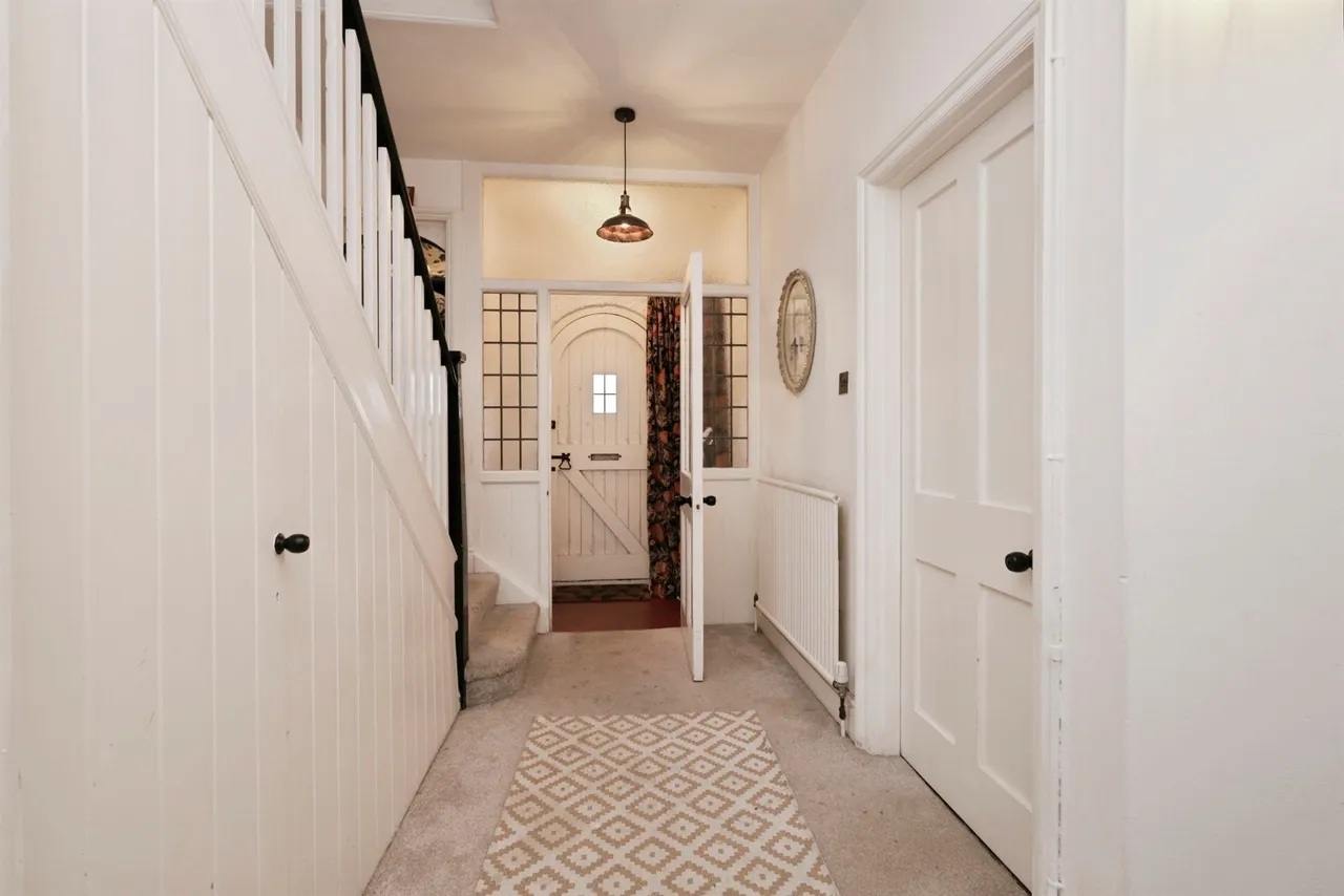 Kings Drive, EASTBOURNE, photo 9