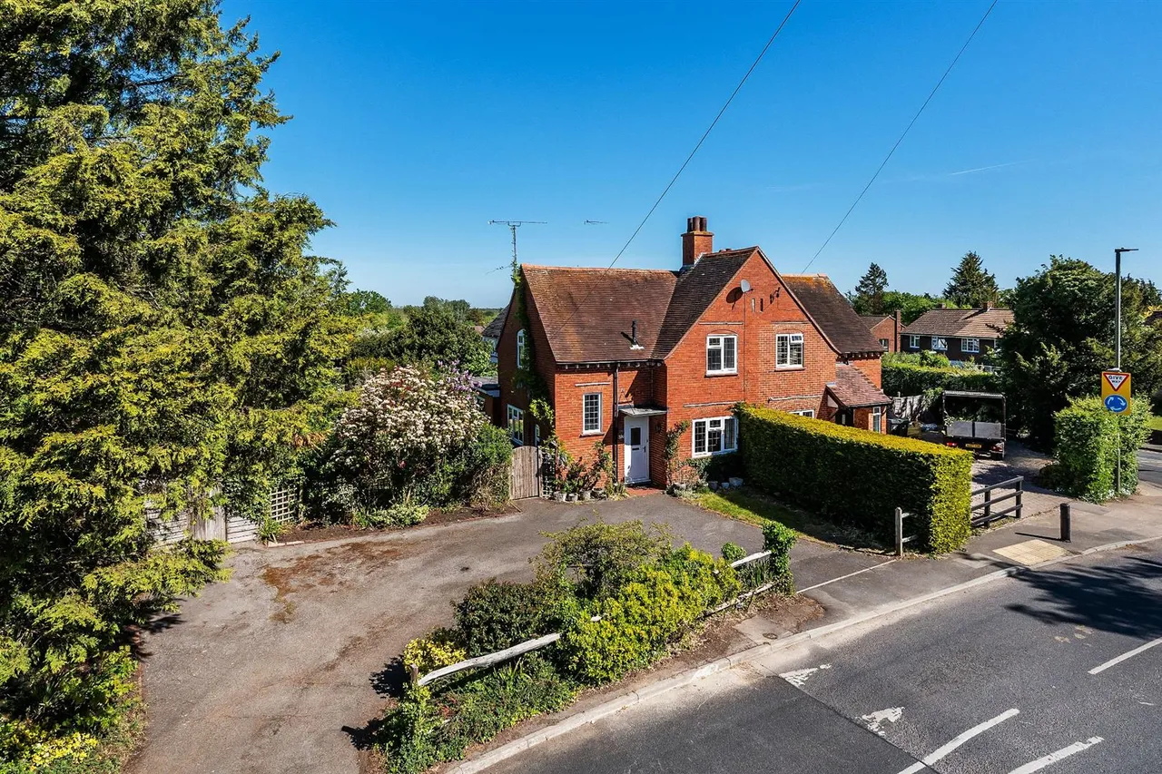 Lower Road, Little Bookham, KT23, photo 12