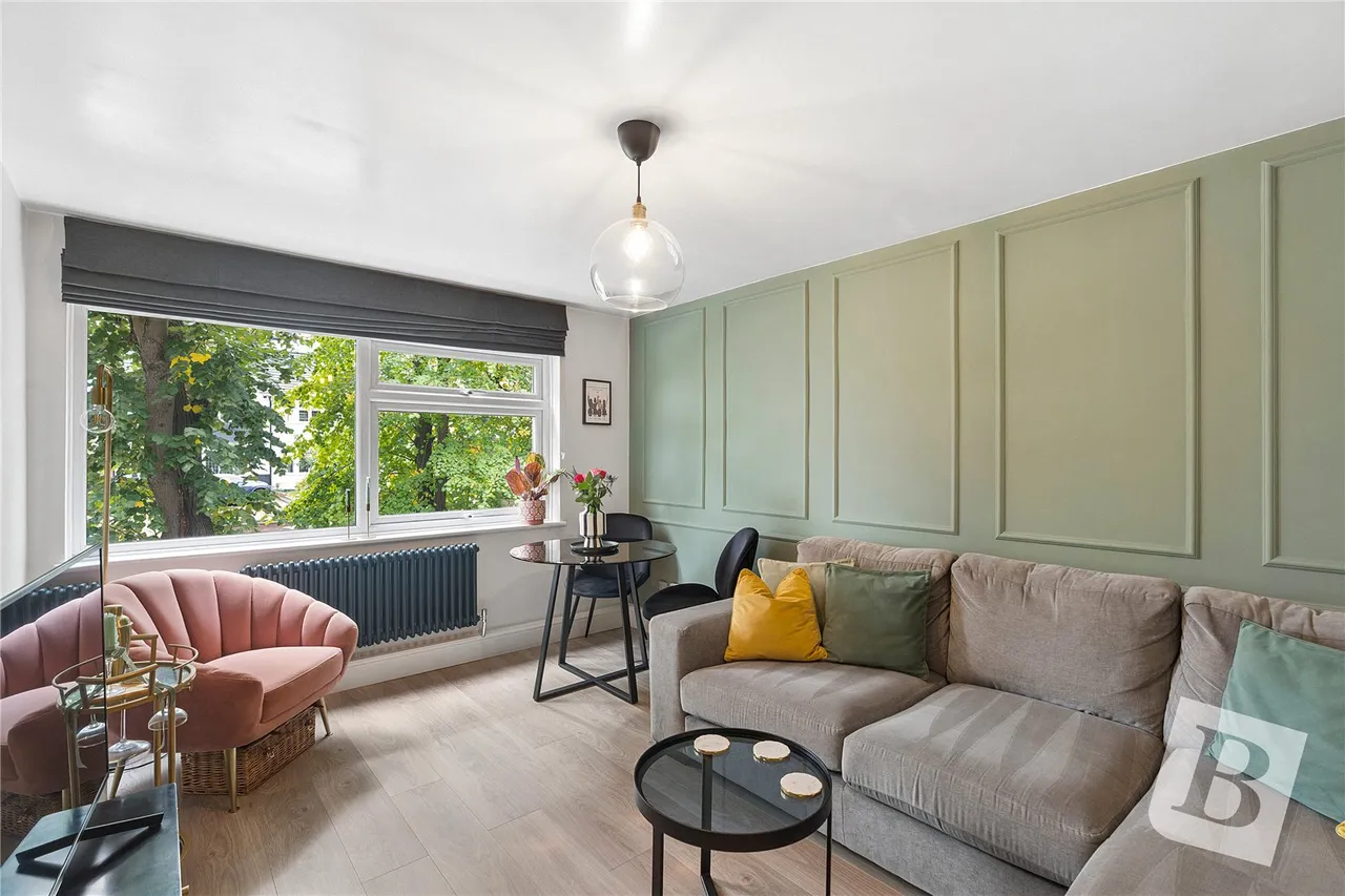 1 bed flat for sale — Neale Court, Upminster Road, Hornchurch, RM11