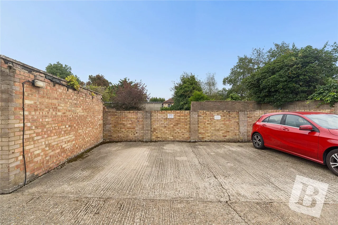 Neale Court, Upminster Road, Hornchurch, RM11, photo 10